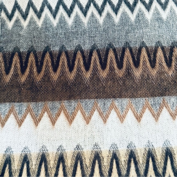 🌟HP🌟NWOT Super Soft Neutrals Acrylic Scarf by Dillard's - Picture 6 of 6